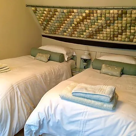 Couette-café Waterside 4*