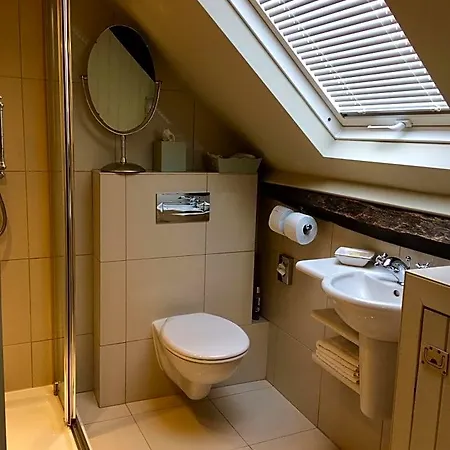 Waterside Couette-café 4*